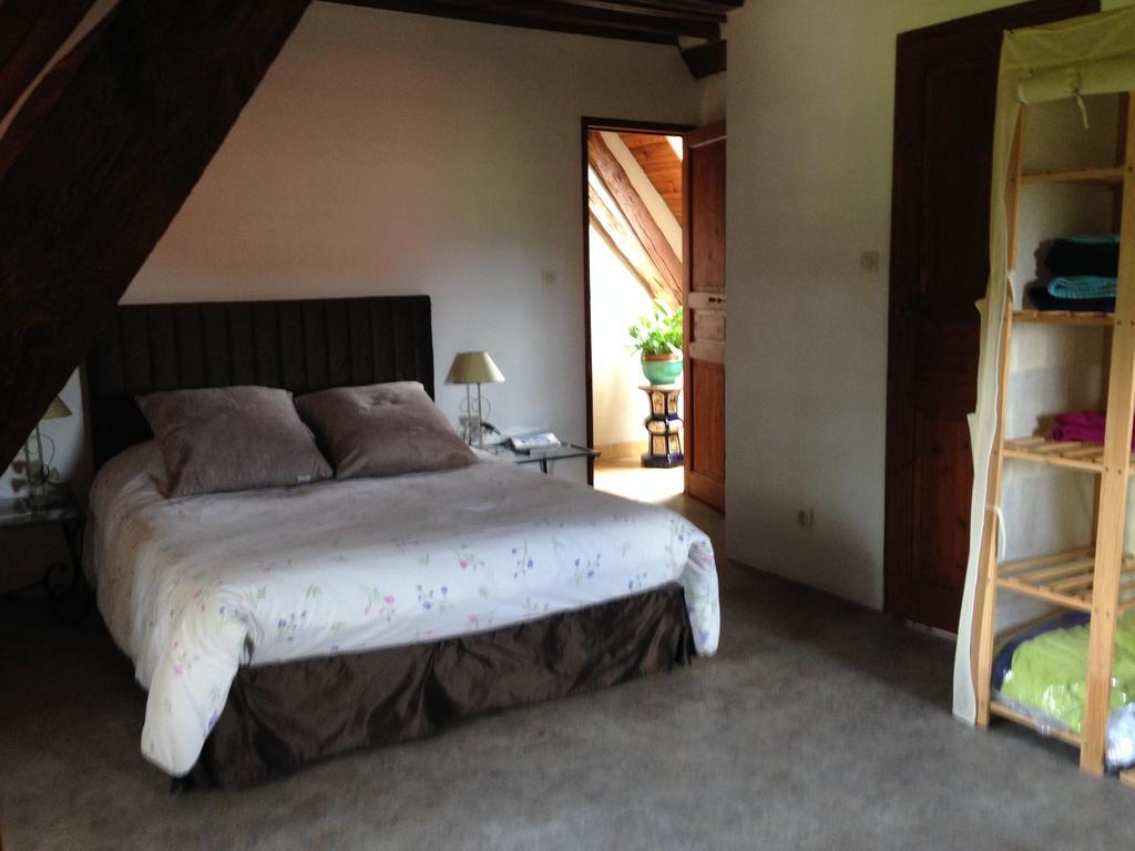 La Baronnie Bed & Breakfast Vieux-Pont Room photo